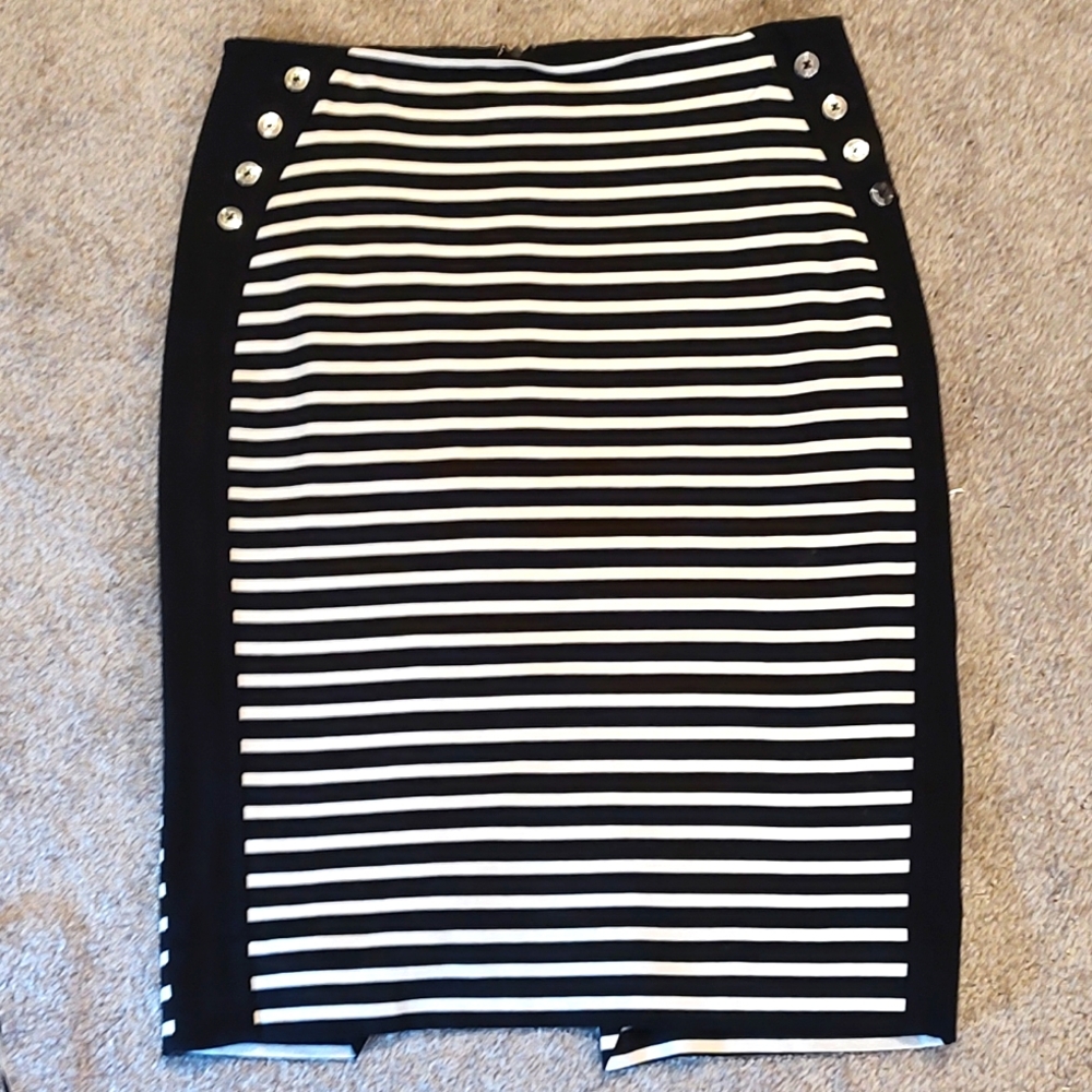 White House Black Market knee-length pencil skirt with back zip